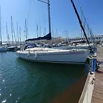 Sleep On A Sailboat In A Unique Apartment *