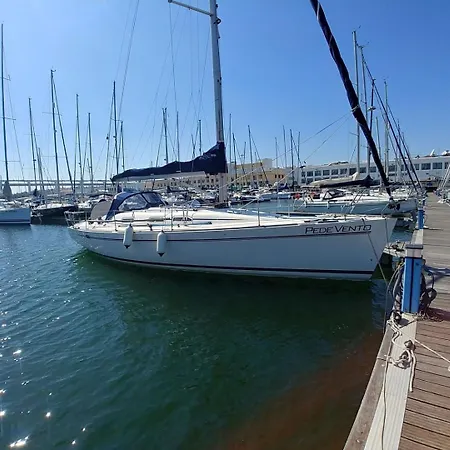 Sleep On A Sailboat In A Unique 公寓 *