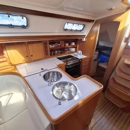 Sleep On A Sailboat In A Unique 公寓 *