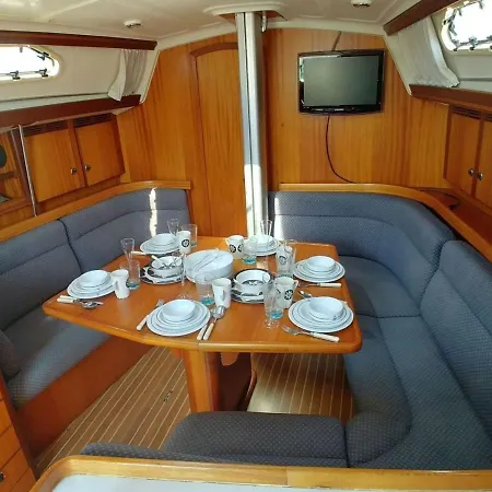 Be Local - Sleep Aboard A Sailing Boat In Apartamento Lisboa