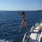 Sleep On A Sailboat In A Unique Apartman