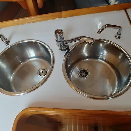 Sleep On A Sailboat In A Unique Apartment *