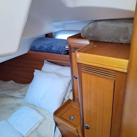 Apartamento Sleep On A Sailboat In A Unique Lisboa