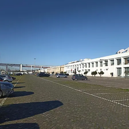 Sleep On A Sailboat In A Unique * Lissabon