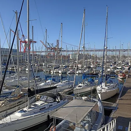 Sleep On A Sailboat In A Unique Lissabon