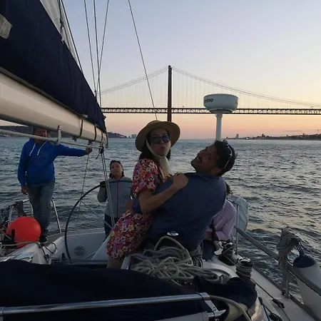 Sleep On A Sailboat In A Unique Lejlighed