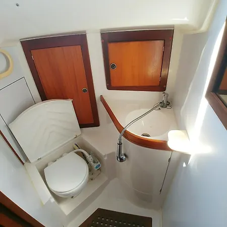 Lejlighed Sleep On A Sailboat In A Unique *