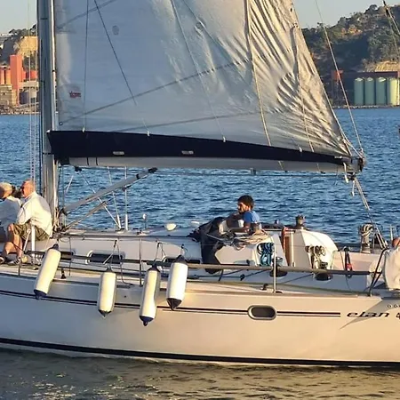Sleep On A Sailboat In A Unique Lizbona