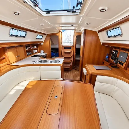 Apartament Sleep On A Sailboat In A Unique