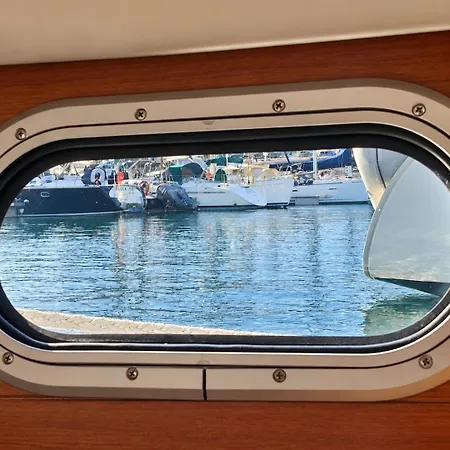 Sleep On A Sailboat In A Unique Appartement