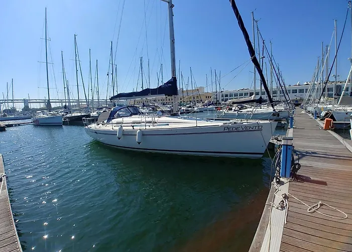 Sleep On A Sailboat In A Unique شقة Lisboa