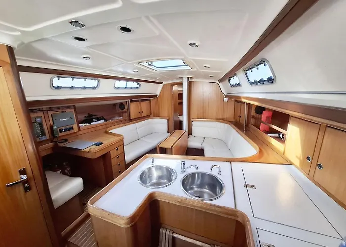 Sleep On A Sailboat In A Unique شقة