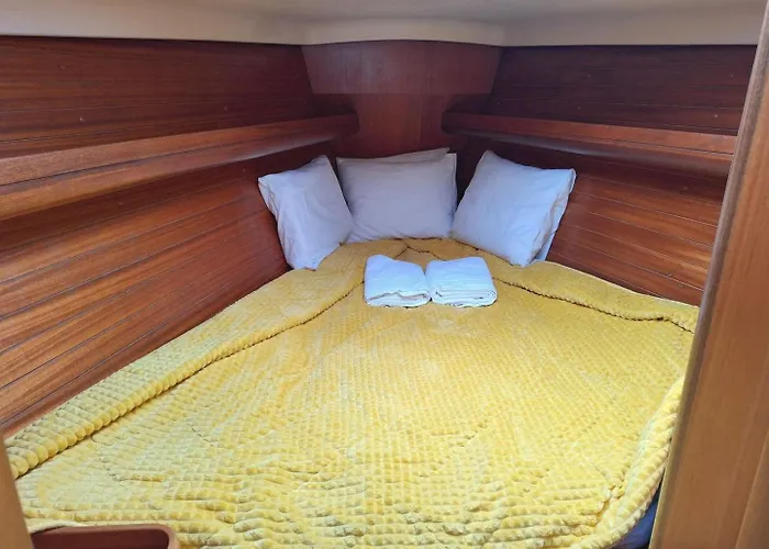 Sleep On A Sailboat In A Unique شقة *