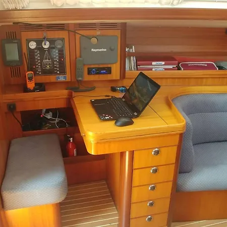 Be Local - Sleep Aboard A Sailing Boat In * Lisboa