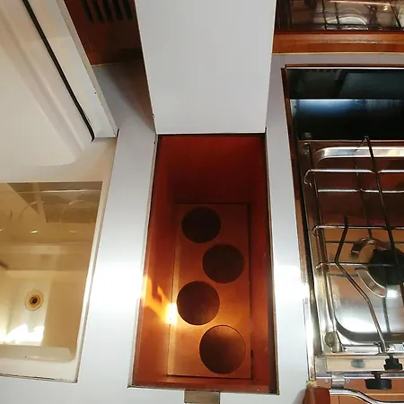 Be Local - Sleep Aboard A Sailing Boat In Lisboa