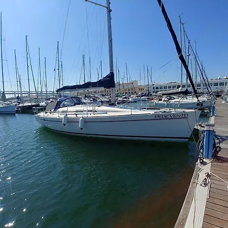 Be Local - Sleep Aboard A Sailing Boat In Appartement Lisboa
