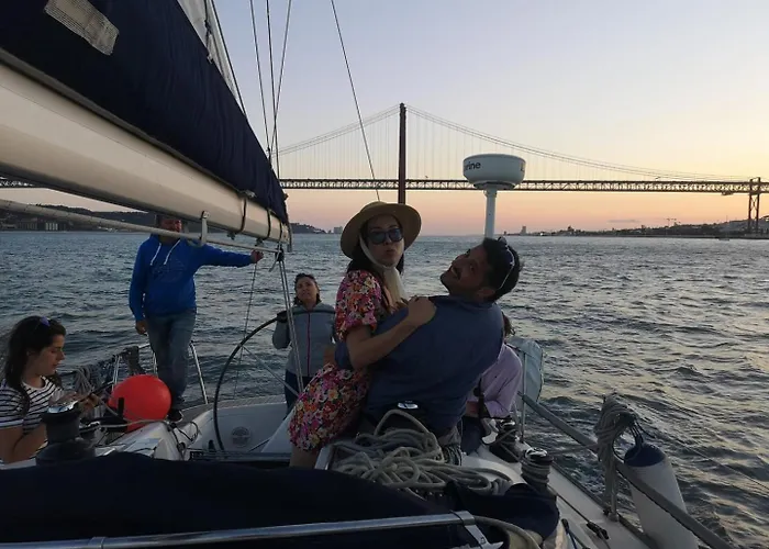 Sleep On A Sailboat In A Unique Apartamento