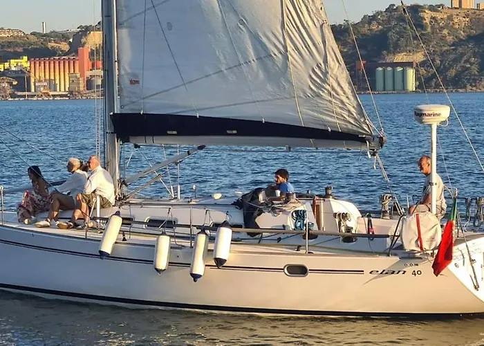 Sleep On A Sailboat In A Unique Lisboa