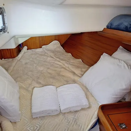 Sleep On A Sailboat In A Unique 아파트