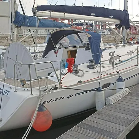 Sleep On A Sailboat In A Unique 아파트 리스본