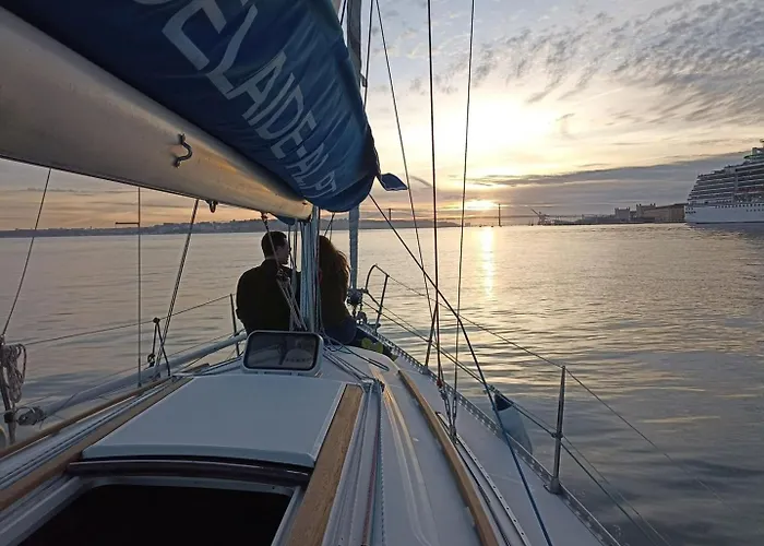 Sleep On A Sailboat In A Unique Lägenhet